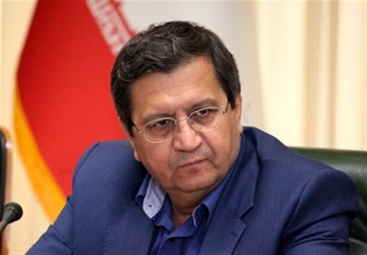 همتی: خدمات بانکی برای چک های برگشتی متوقف نمی‌شود