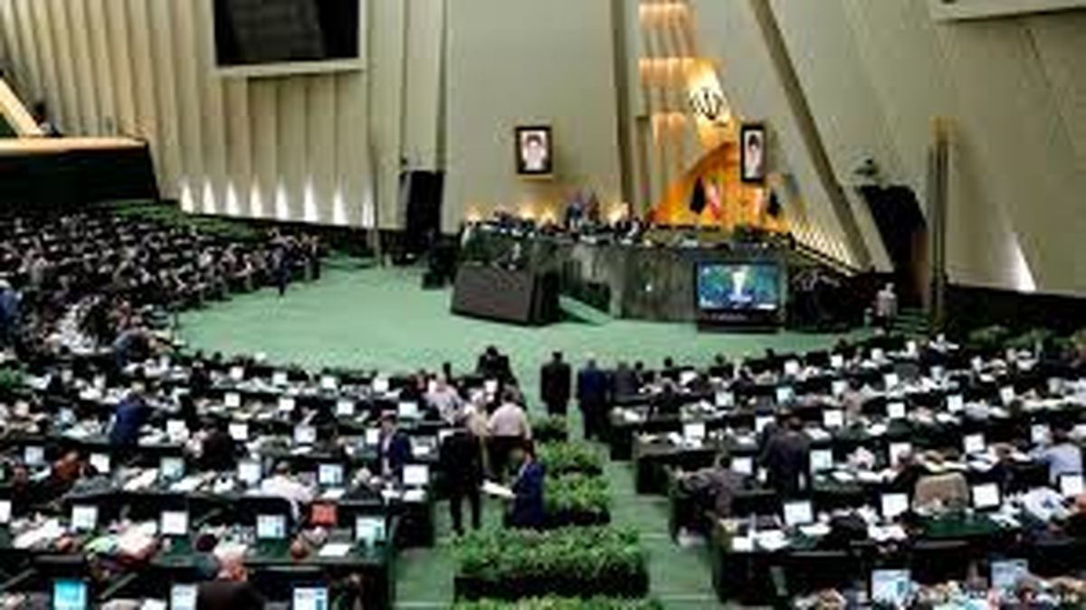 طرح سه‌فوریتی تعطیلی یک‌ماهه با اشتباه نایب‌رئیس از دستور کار خارج شد