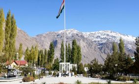 نام خانوادگی شهروندان تاجیک از حالت روسی، به فارسی تغییر می‌کند