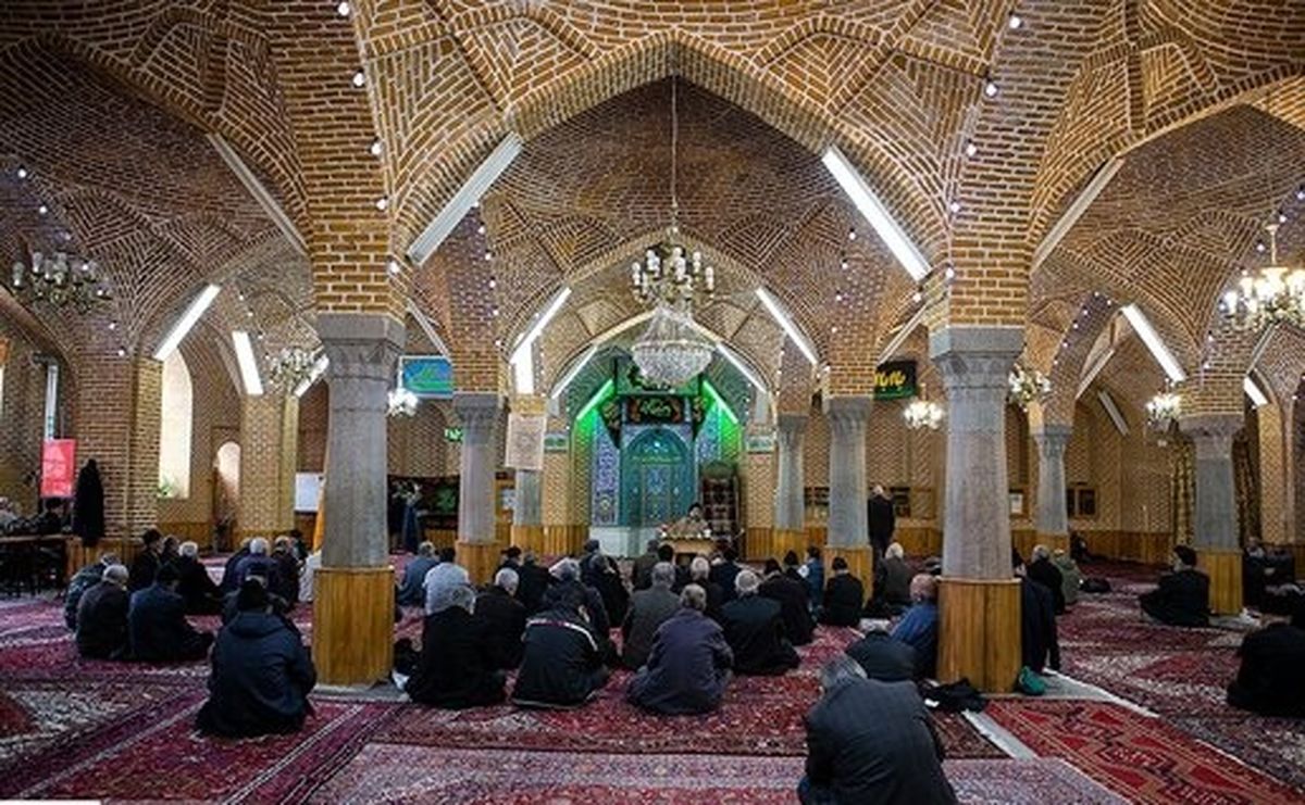  در بازگشایی مساجد عجله نکنید؛ نماز را در خانه هم می‌شود خواند / معنویت از راه دور هم کسب می‌شود
