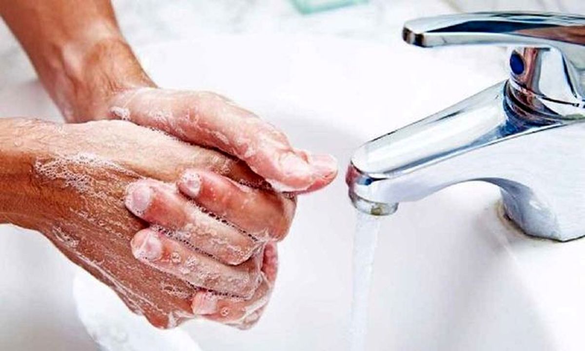 دستکش کارایی لازم برای مقابله با کرونا را ندارد/ شستن دست‌ها بهترین اقدام است