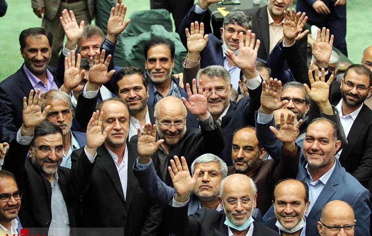 با دستمال کثیف نمی‌توانید چیزی را تمیز کنید