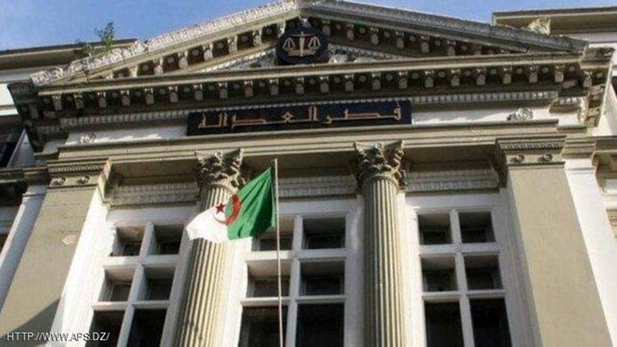 دو نخست وزیر پیشین الجزایر به ۱۰ سال حبس محکوم شدند