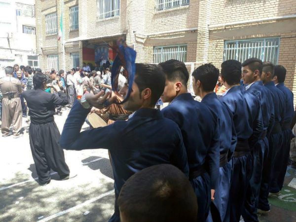 انتخابات همراه با رقص کردی