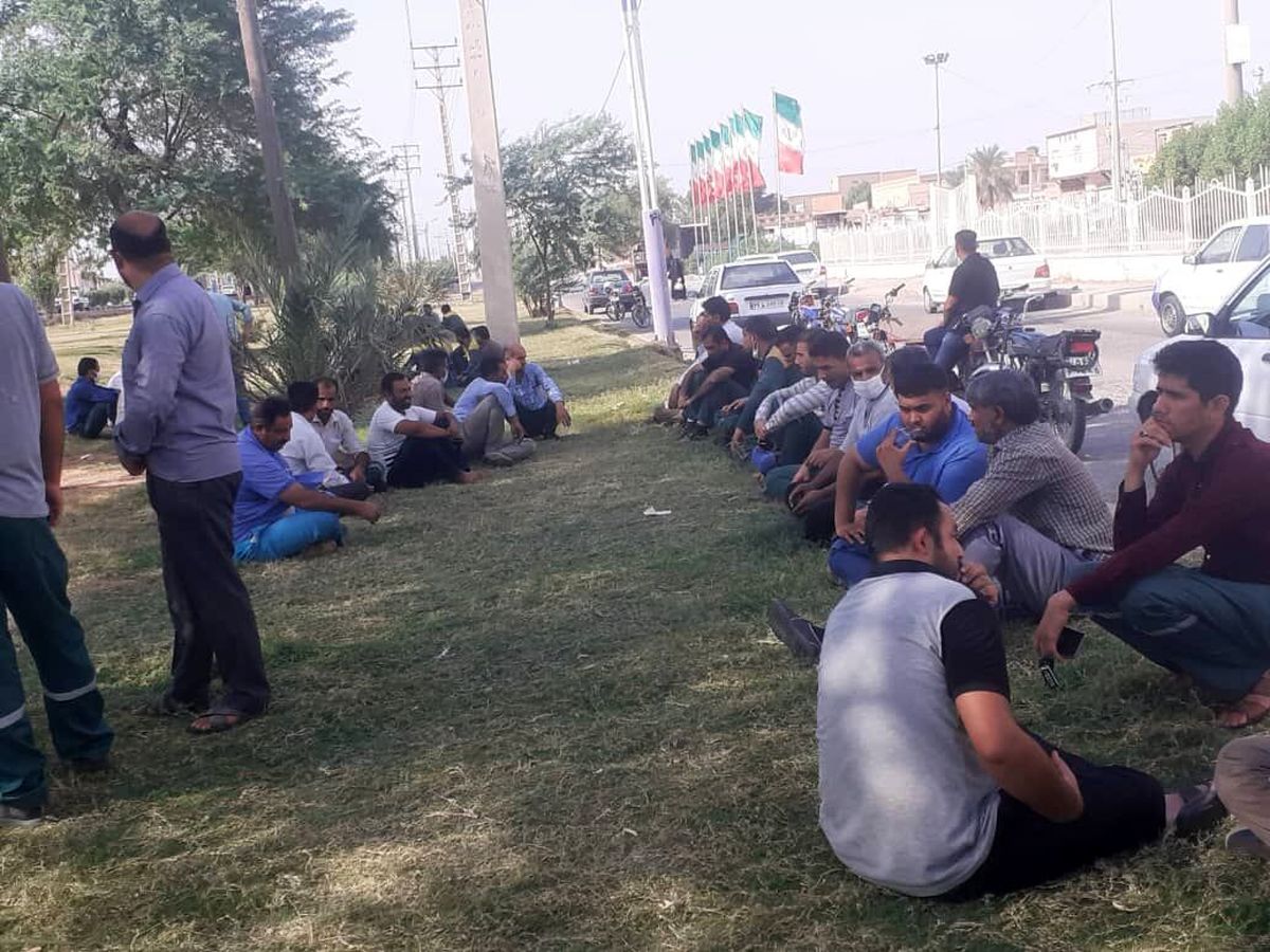 کارگران شهرداری کوت‌عبدالله از بی‌توجهی مسئولان گله دارند
