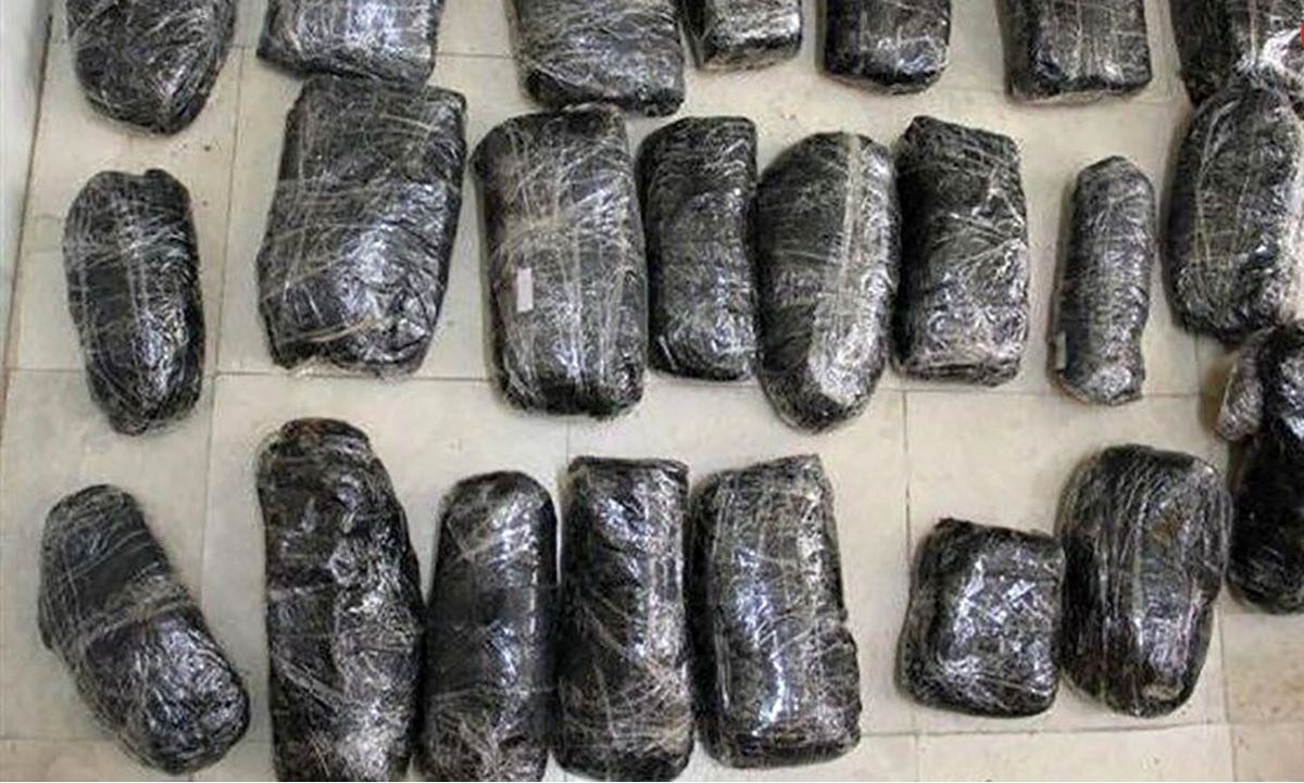کشف 58 کیلو تریاک در بازرسی از پژو در داراب