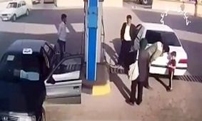 لحظه انفجار پژو در هنگام سوخت گیری/ویدئو