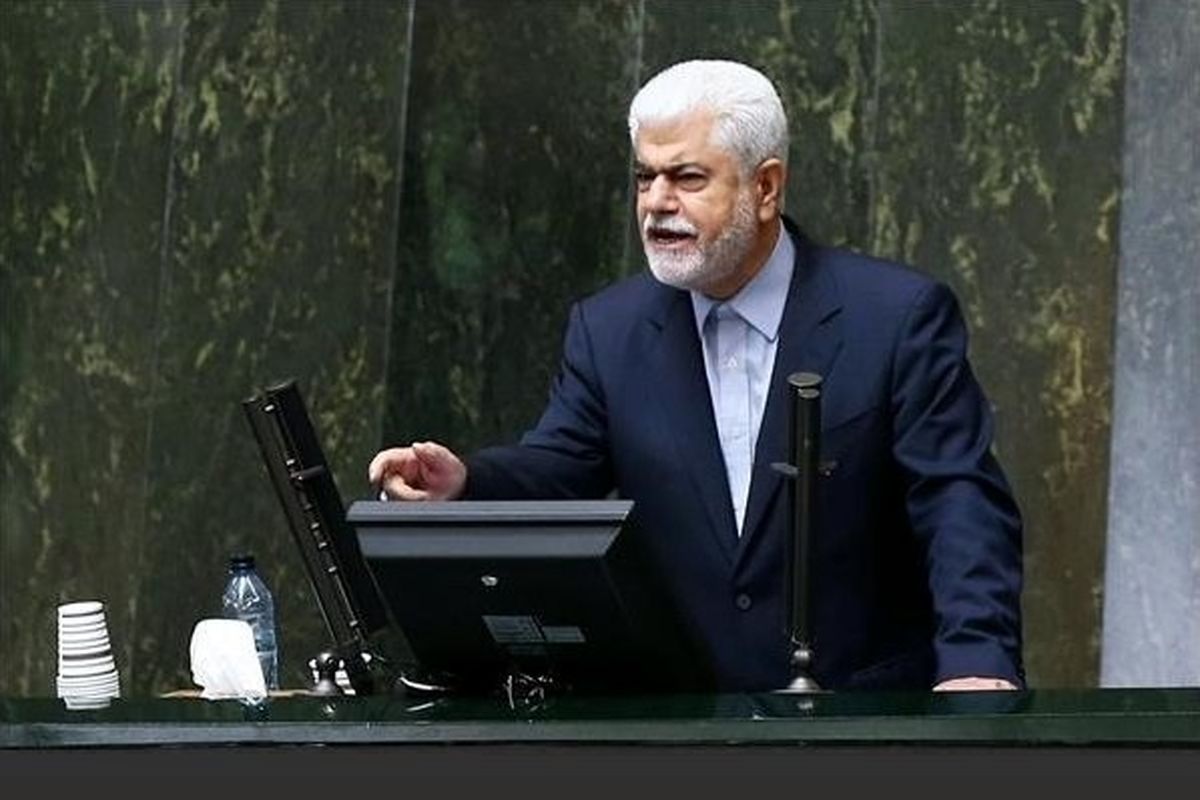 آموزش مجازی برای بچه های پولدارهاست و اکثریت جامعه ایران نمی‌توانند از آن بهره‌مند شوند