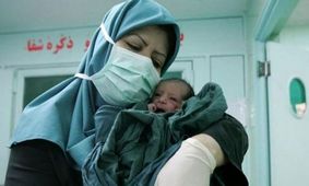 مادر مبتلا به کرونا می‌تواند به نوزاد خود شیر دهد؟