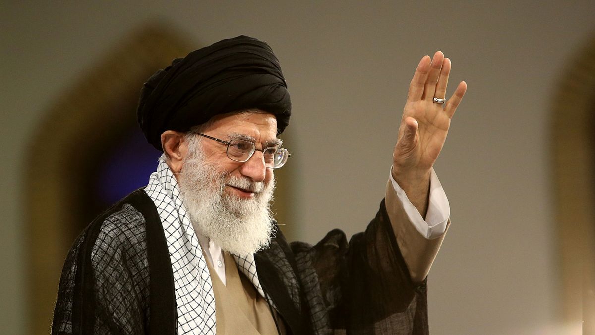 نام کتابی که رهبر انقلاب در سخنرانی ۱۳ آبان به آن اشاره کردند