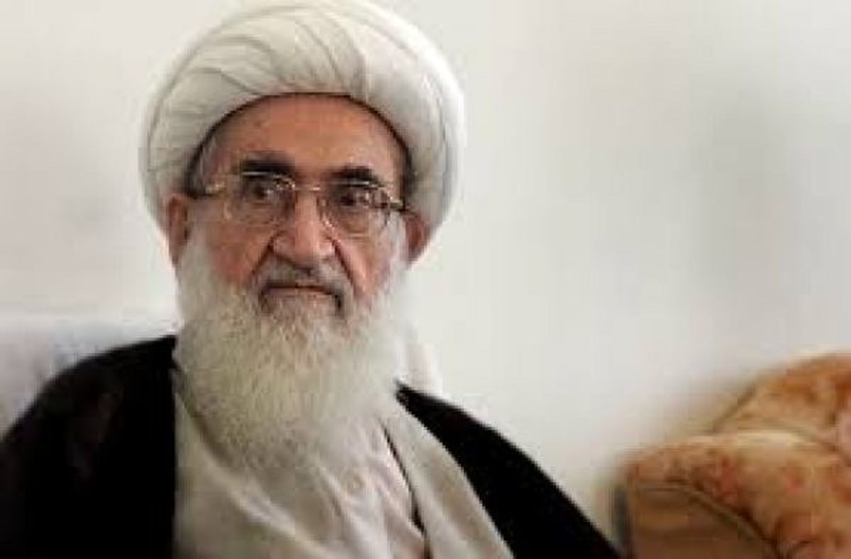 آنان که جامعه را دو قطبی می کنند، در حال خیانت اند