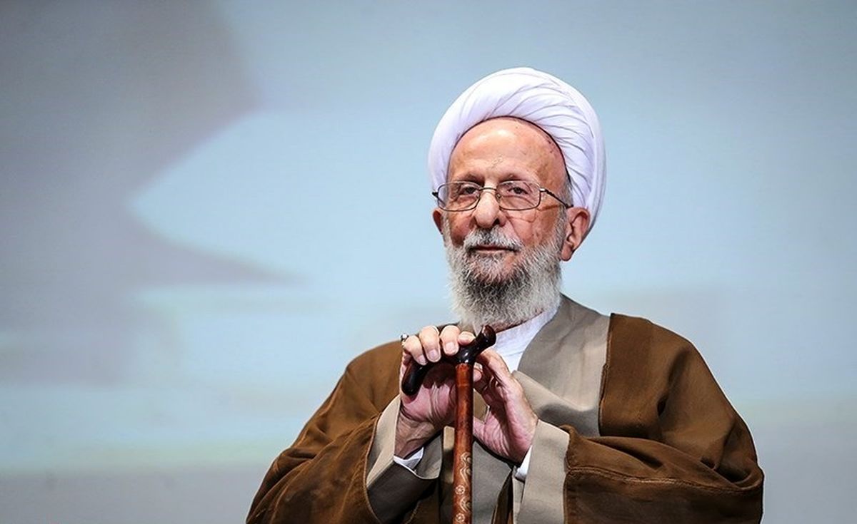 مسئول دفتر آیت‌الله مصباح یزدی:‌ وضعیت عمومی آیت‌الله مساعد ‌شد‌/ روند درمان در منزل ادامه دارد