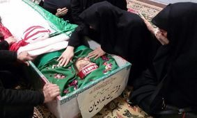 مادر شهید حدادیان خطاب به پدر روح‌الله زم: نباید از خجالت سر بلند کنید!/ اعلام برائت‌نکردن از پسرتان یعنی تأیید جنایات او