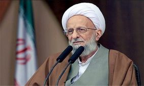 تصویری از مرحوم علامه مصباح یزدی و سپهبد شهید حاج قاسم سلیمانی/ عکس