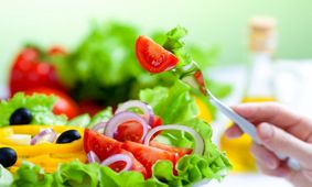 چطور بفهمیم تغذیه سالمی داریم؟ ۱۰ علامت مشخص