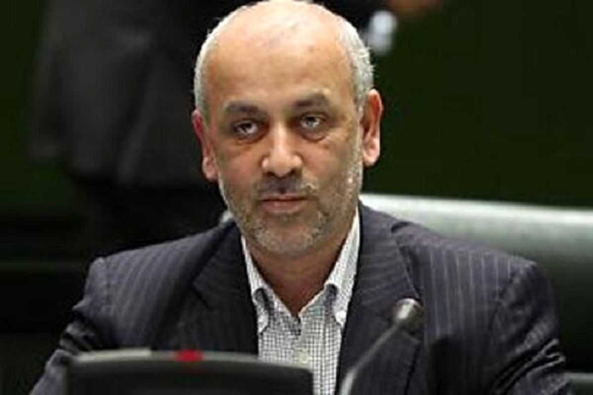 دولت بیشتر از سهمی که دارد در اداره خودروسازی دخالت می‌کند