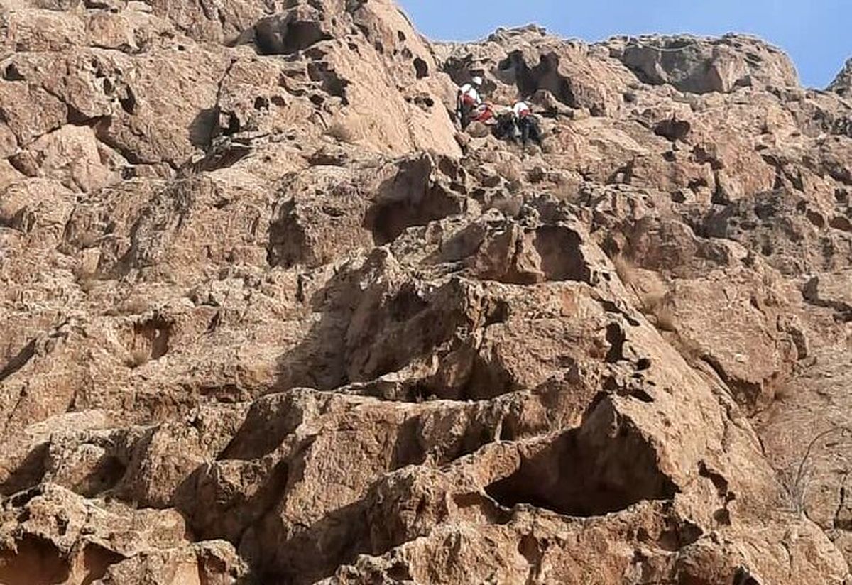 مرگ ۳ نفر در نتیجه سقوط از کوه و غرق شدگی در قاینات