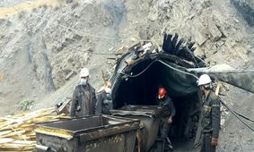 هنوز خبری از کارگران محبوس معدن طزره نیست/ آماده‌باش ادامه دارد
