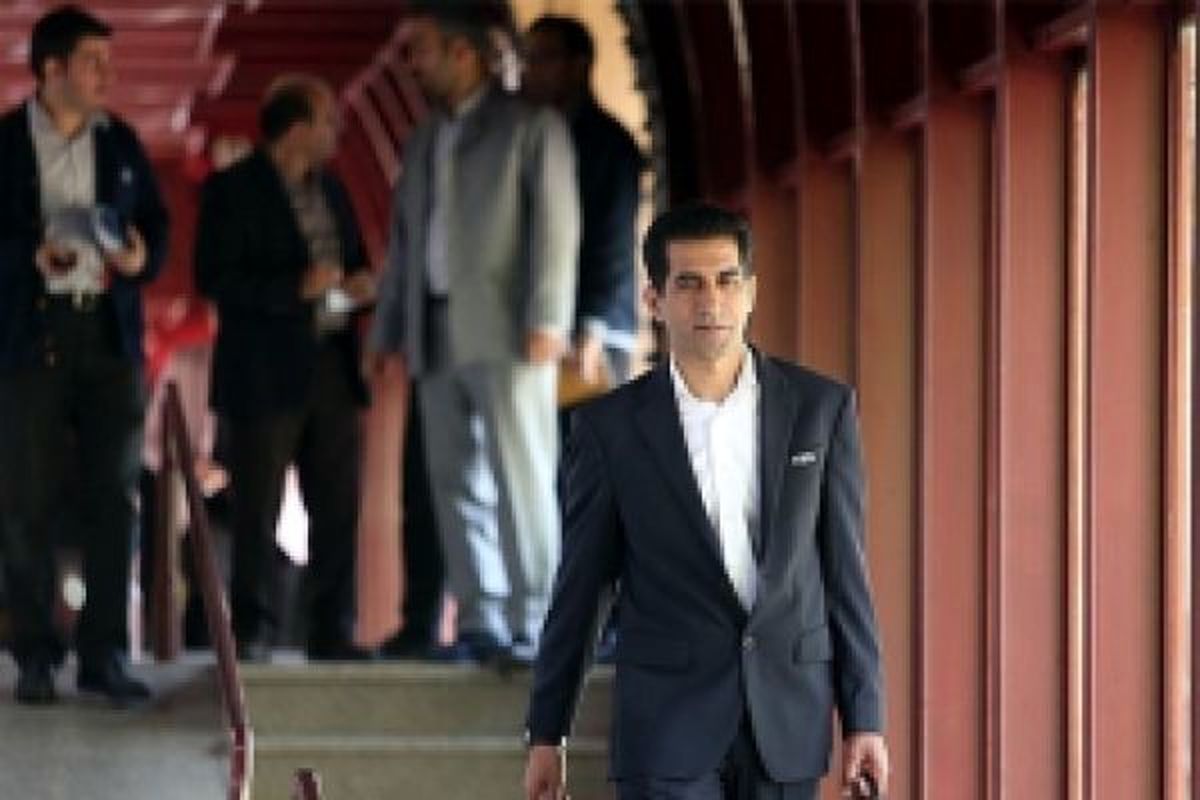 کامرانی‌فر قهر کرد و از فدراسیون فوتبال رفت