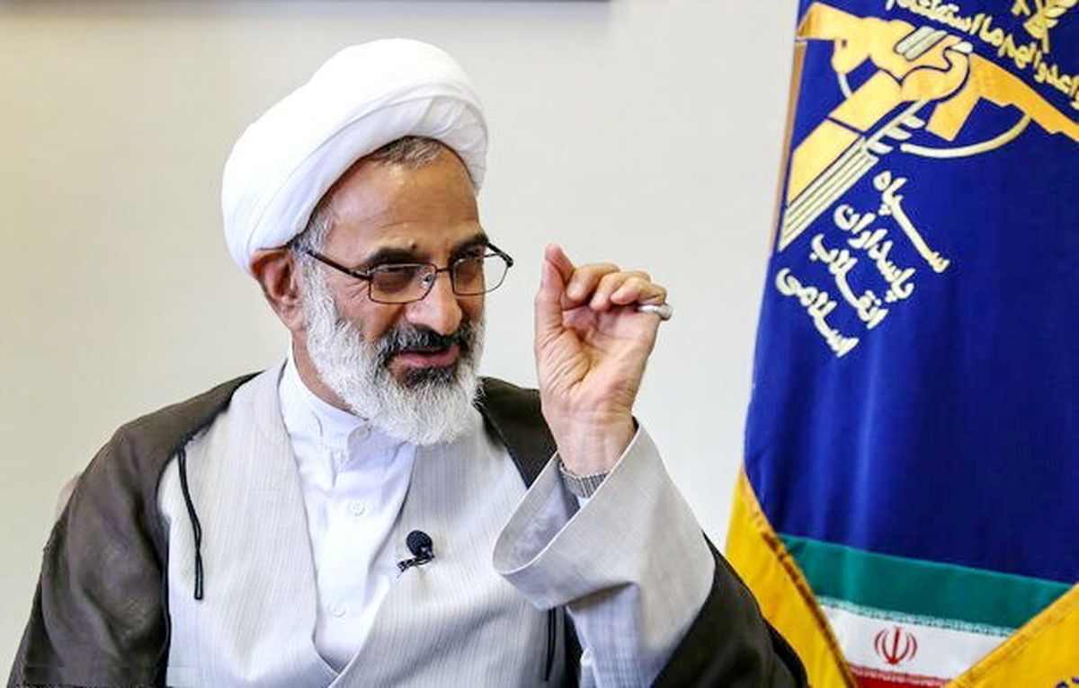 نماینده ولی فقیه در سپاه: رئیس جمهوری می‌خواهیم که سرباز ولایت باشد