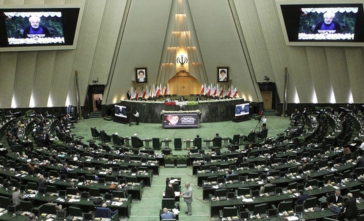 «آذری جهرمی» از مجلس کارت زرد گرفت