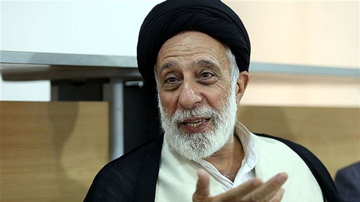 هادی خامنه ای: مقدار موی یک دختر خانم مهم‌تر است یا گرسنگی و تا کمر دولا شدن او در سطل زباله؟