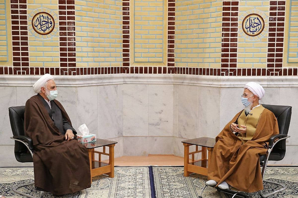 نیازمند رهنمودهای علما برای حل مسائل پیچیده‌ قضایی هستیم / توصیه‌ آیت‌الله جوادی آملی: مراقب غارتگران‌ِ قانون باشید؛ با تفسیر به مطلوب قانون، حق را ناحق می‌کنند