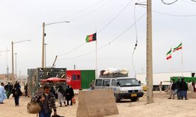 فرمانده ایرانی خطاب به طالبان: پناهنده‌ها به کشور ما پناه آوردند؛ به شما تحویل نخواهیم داد/ ویدئو