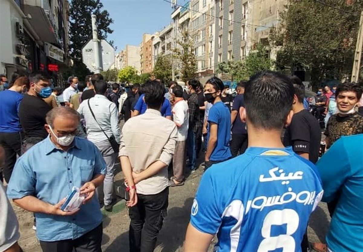 تجمع دوباره هواداران استقلال و درخواست از رئیس جمهور