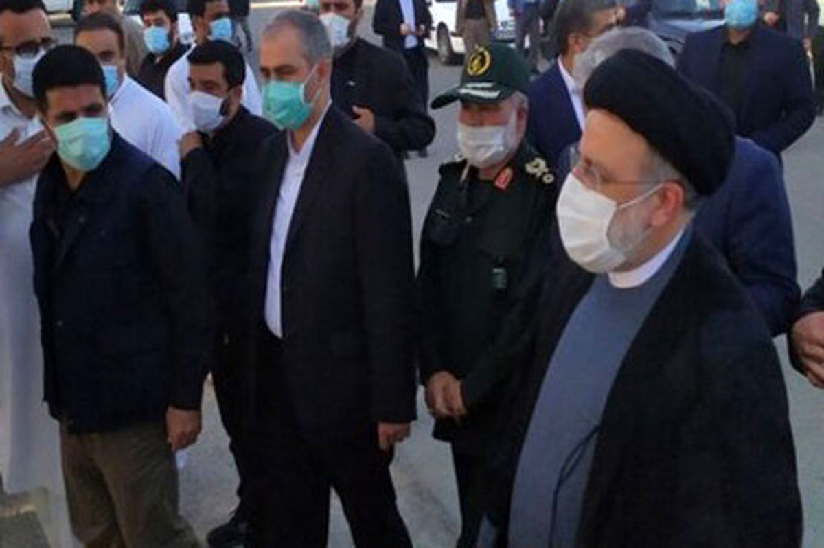حضور رئیسی در بین زاغه‌نشینان منطقه مرادآباد چابهار