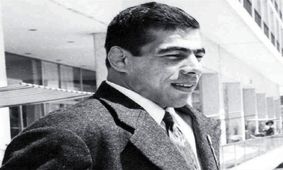 درخواست از وزیر برای بوسیدن پیشانی پهلوان تختی و واکنش منفی وزیر