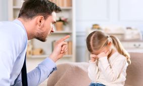والدین قوی این مواقع به کودکشان تذکر می دهند