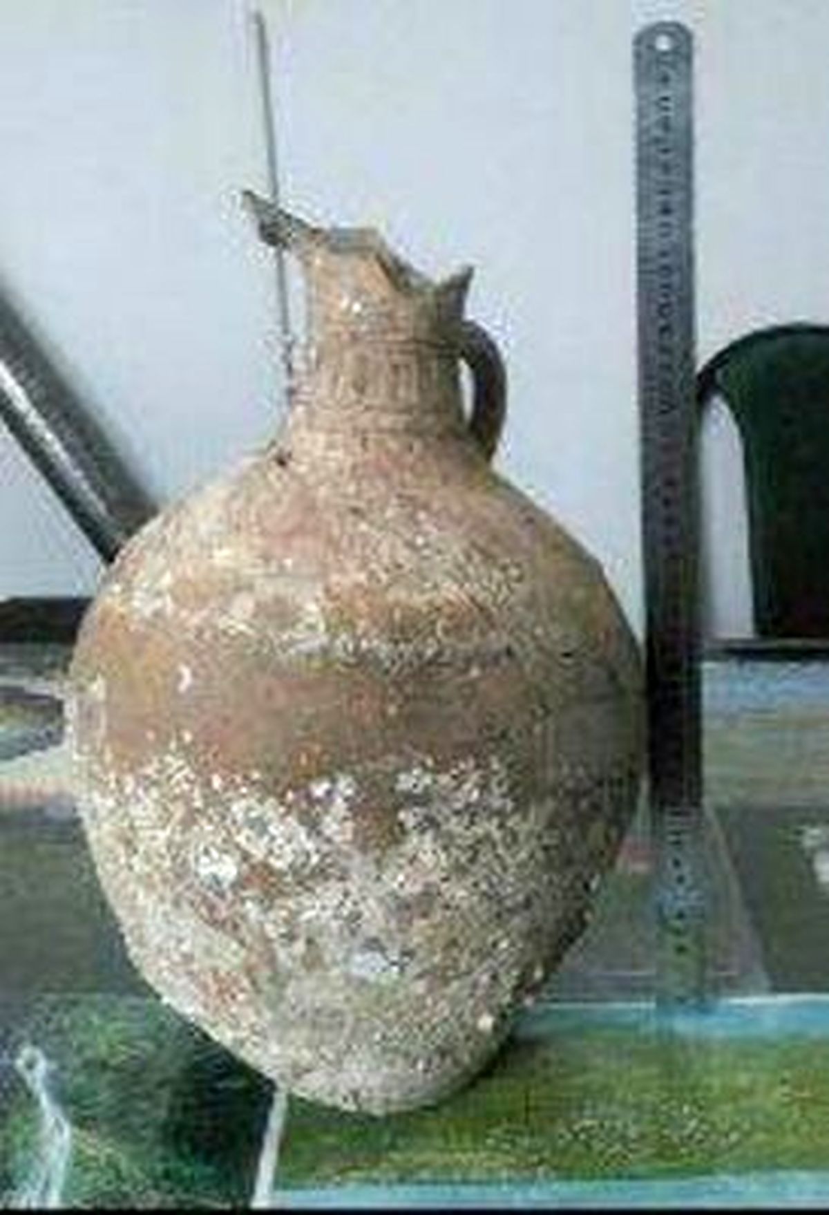 کشف کوزه سفالی توسط صیادان در ساحل تالش