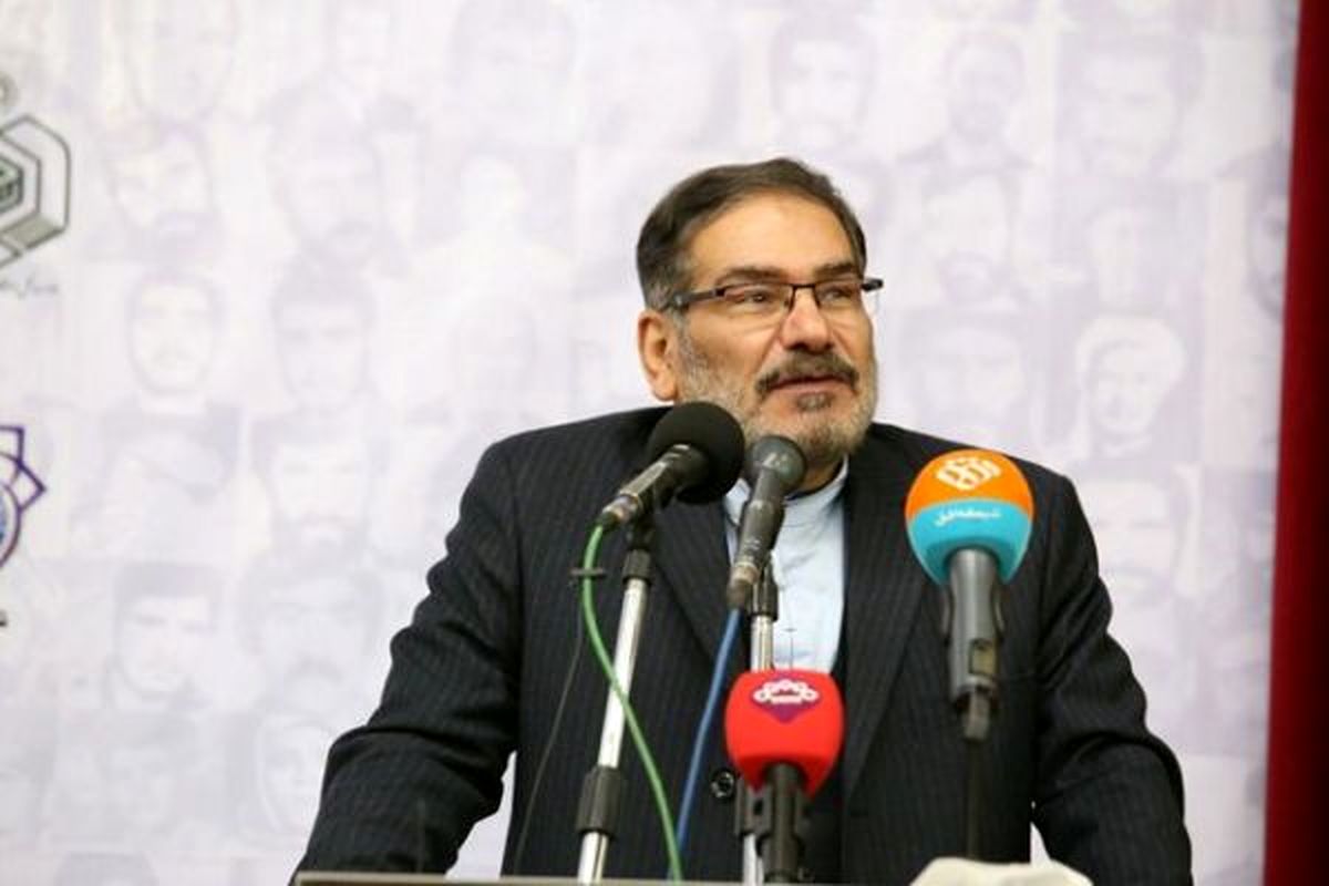 شمخانی: امرار معاش از طریق کوله‌بری شایسته نظام اسلامی نیست