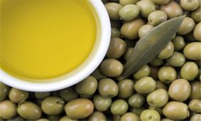 رفع یبوست با "روغن زیتون همراه آب گرم"