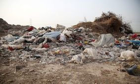 عکس/ فاجعه در مسیر اهواز-اندیمشک؛ تثبیت خاک اهواز با زباله
