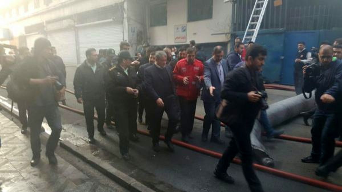 محسن هاشمی: انشاءالله آتش خاموش می‌شود/ طبقات منهای 4و 5 را پر آب کرده‌اند