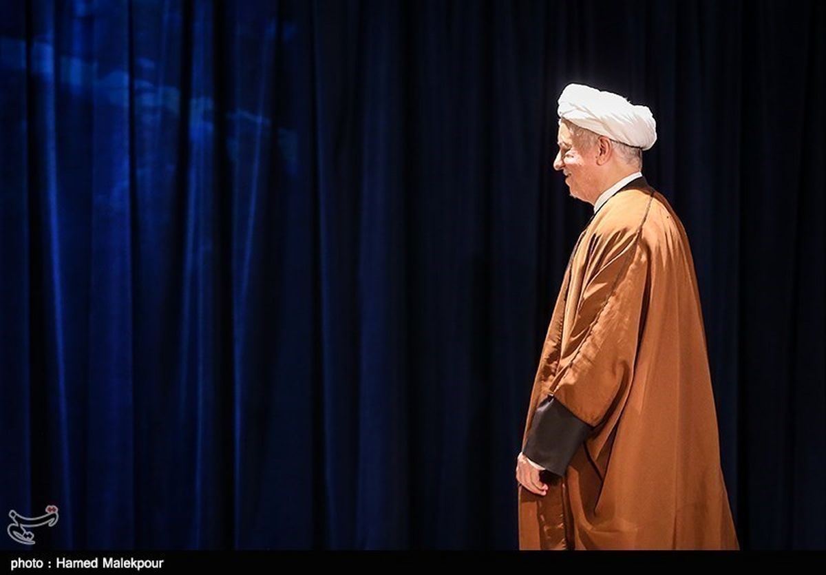 آیت الله هاشمی‌رفسنجانی با استقامت کامل به مسیرش در راه دفاع از انقلاب ادامه داد