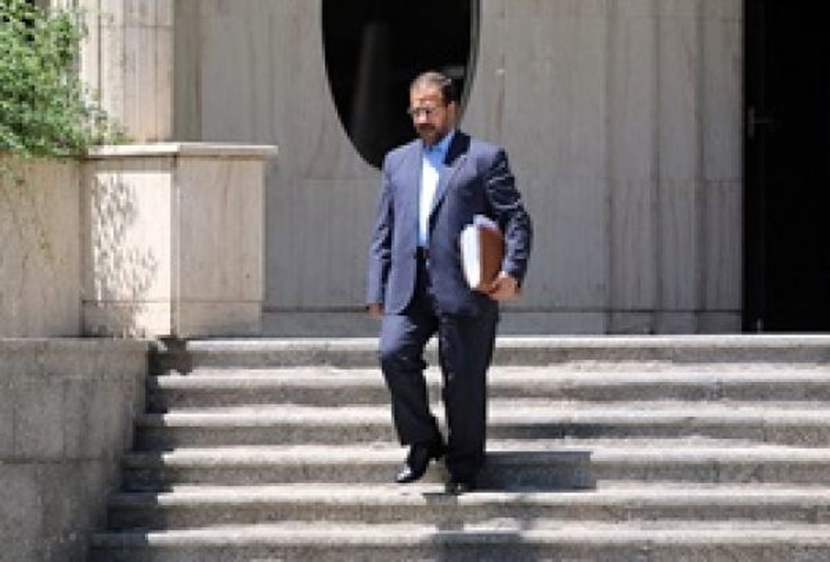 گلایه معاون روحانی از برخورد نمایندگان مجلس با سیف