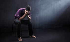 چگونه با افکار خودکشی مقابله کنیم؟