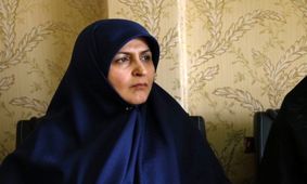 زن و‌ مرد در کنار هم بدون هیچ مشکلی به تماشای فوتبال نشستند