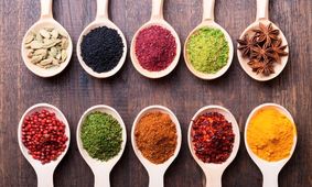 رنگ کردن مو با چای و ادویه جات
