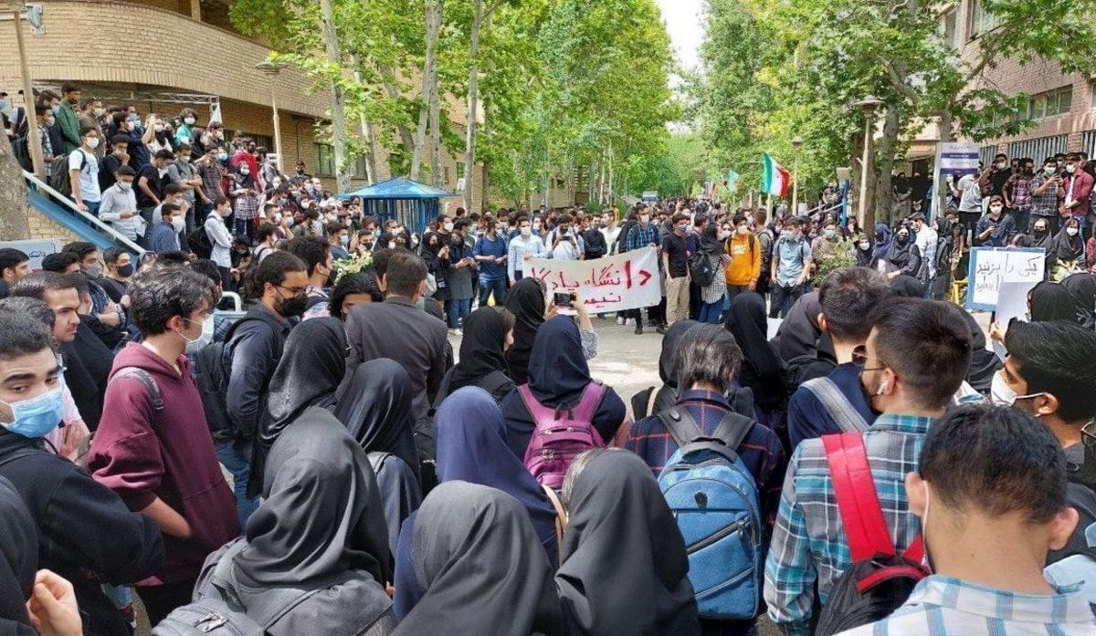 ورود لباس شخصی یا نیروی انتظامی به دانشگاه باید بررسی شود