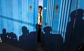 پلمب انبار مواد غذایی تاریخ‌گذشته و تقلبی در خمینی‌شهر