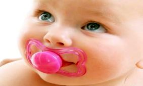 فواید و مضرات پستانک برای نوزاد