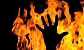 پسر جوان، پدرش را در آتش سوزاند