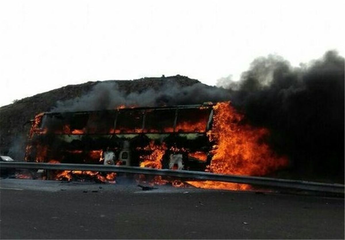 تحویل 19 جسد تصادف نطنز-کاشان به پزشکی قانونی