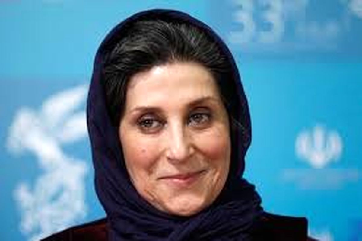 گریه فاطمه معتمدآریا در دیدار همسر سردار شهید مدق