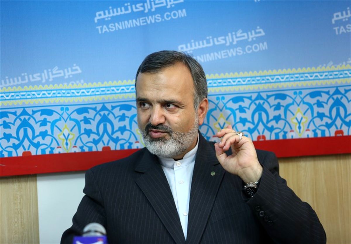 مشمول قانون منع به‌کارگیری بازنشستگان هستم‌