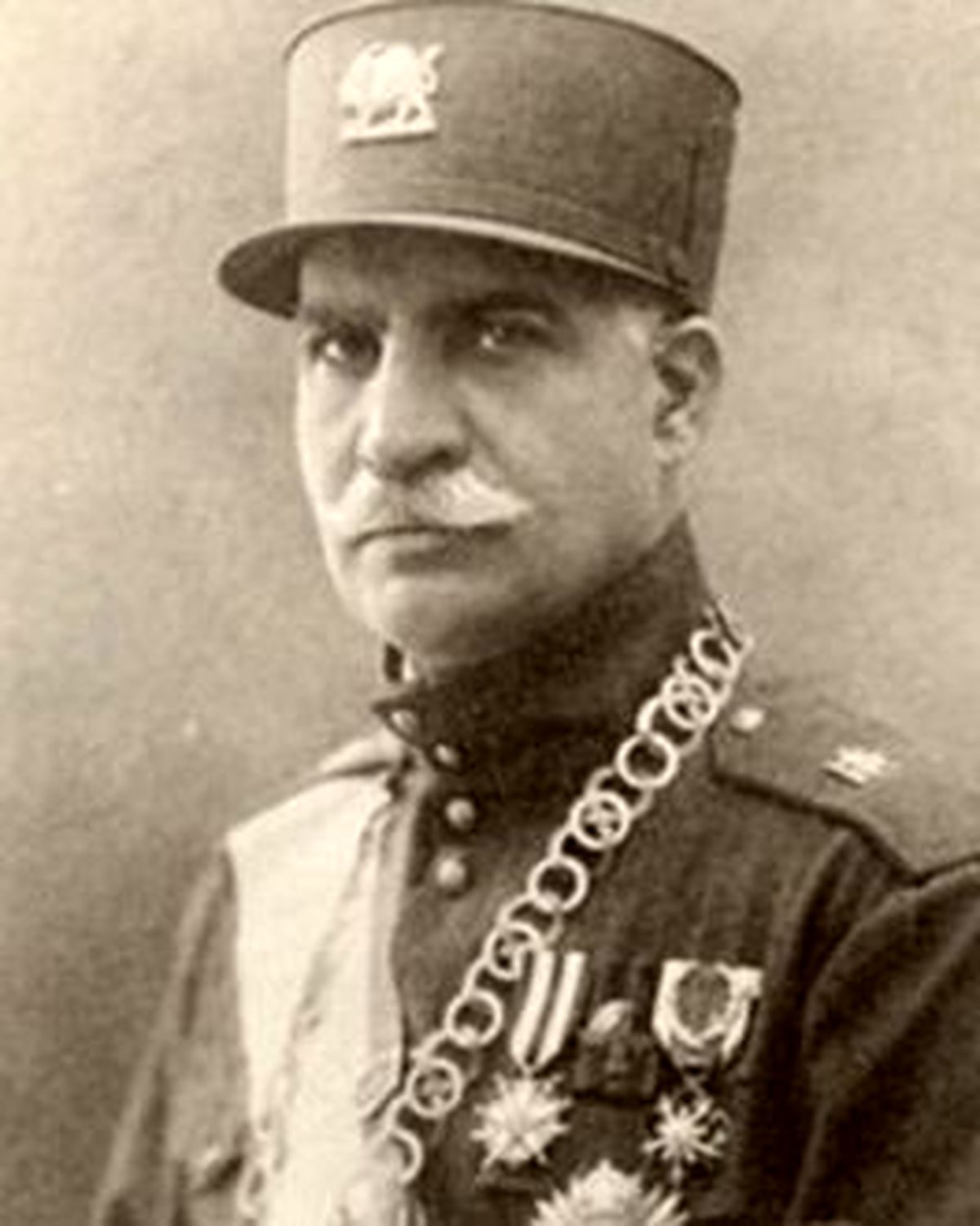 " رضاخان " چطور " رضاشاه" شد ؟